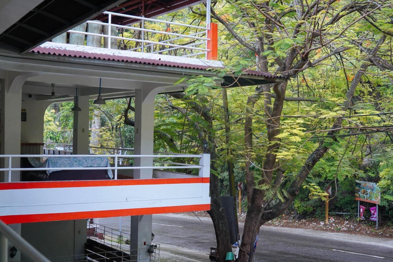 C Star Travellers Inn Oslob Dış mekan fotoğraf