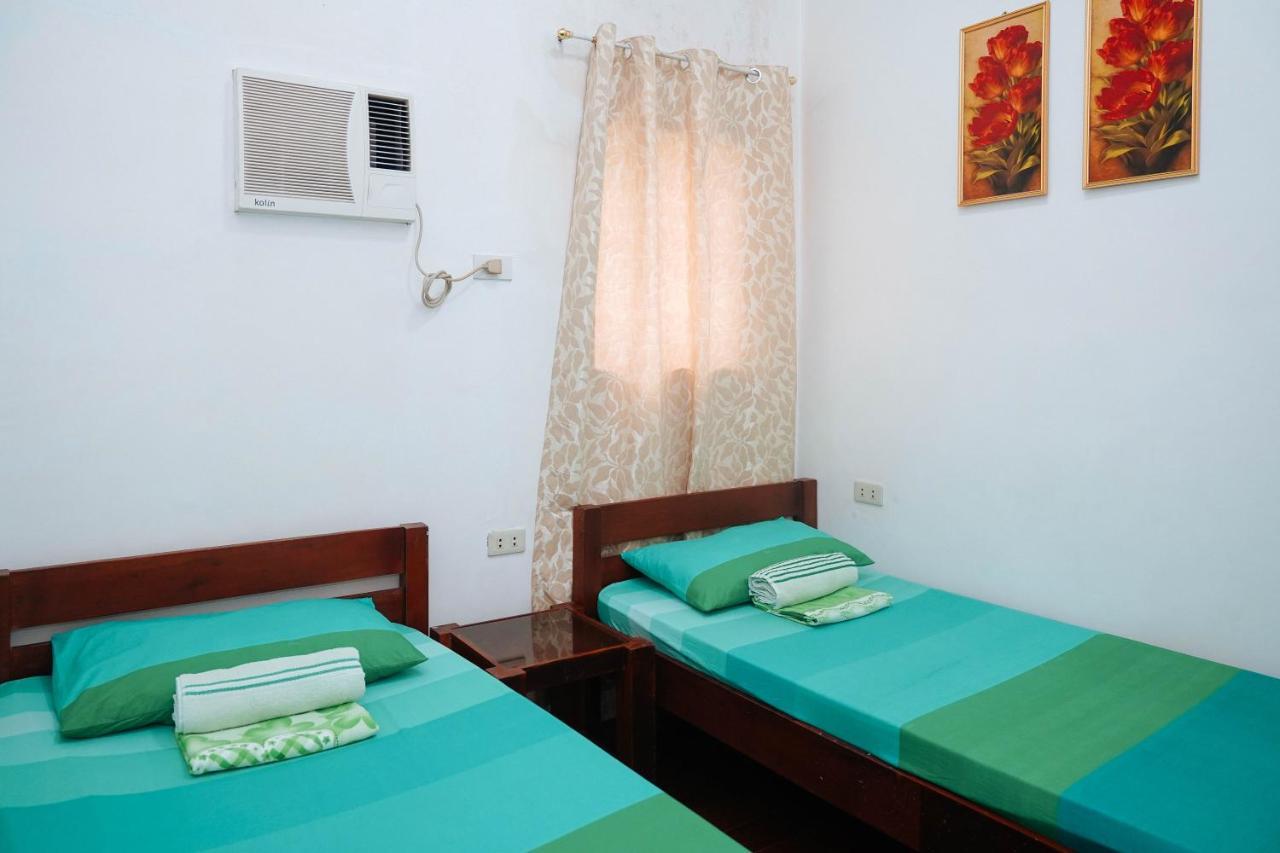 C Star Travellers Inn Oslob Dış mekan fotoğraf